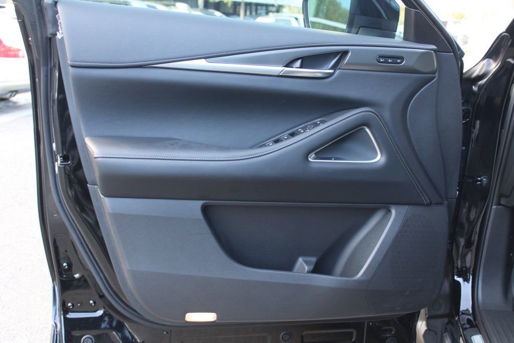 Certified 2025 INFINITI QX60 Luxe image 10