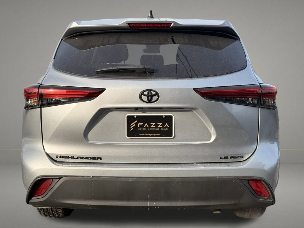 Used 2022 Toyota Highlander LE image 4