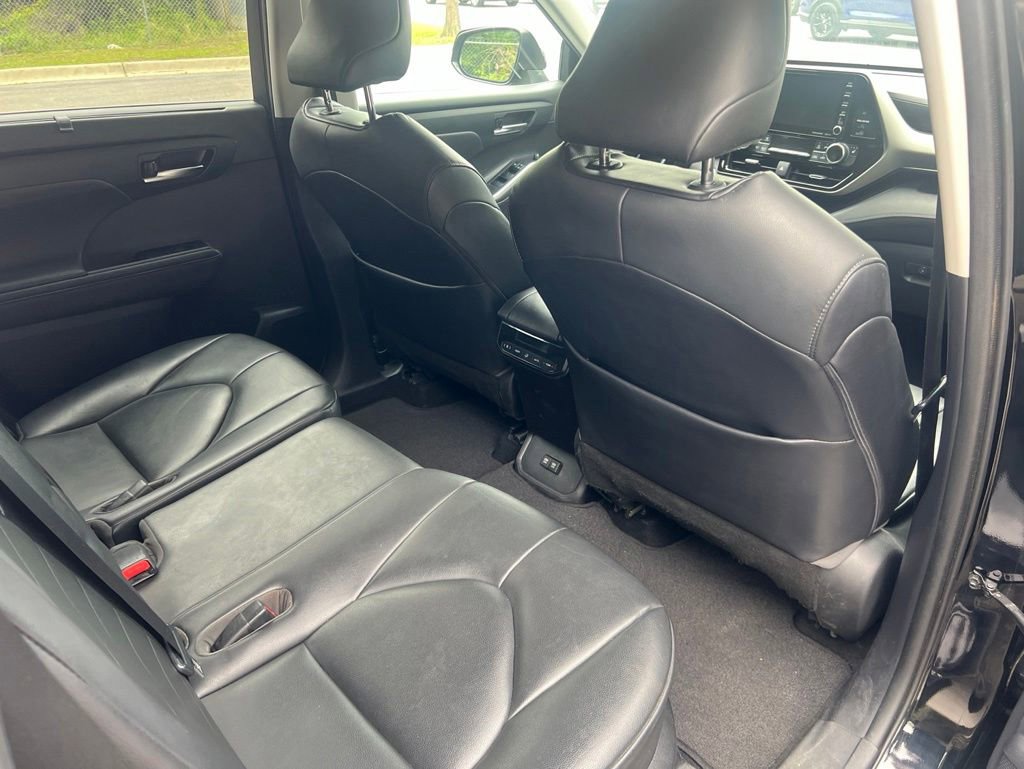 Used 2020 Toyota Highlander XLE FWD image 13