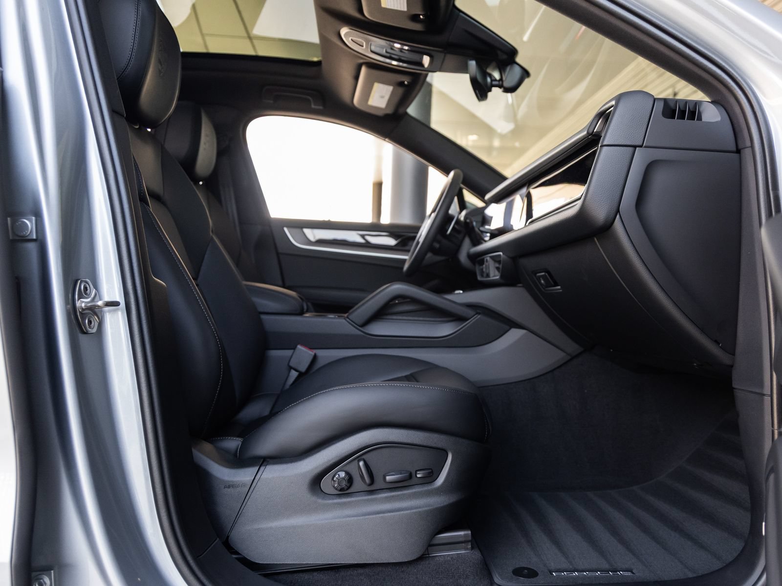 New 2026 Porsche Cayenne Coupe AWD/4WD image 44