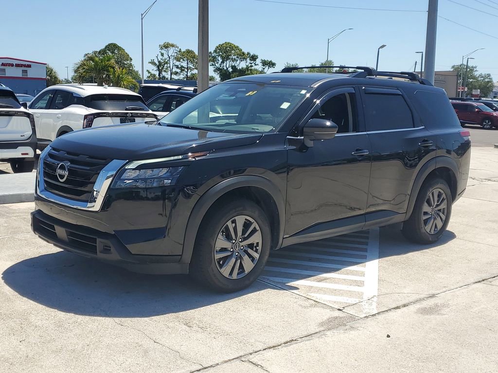 Certified 2024 Nissan Pathfinder SV AWD/4WD image 1