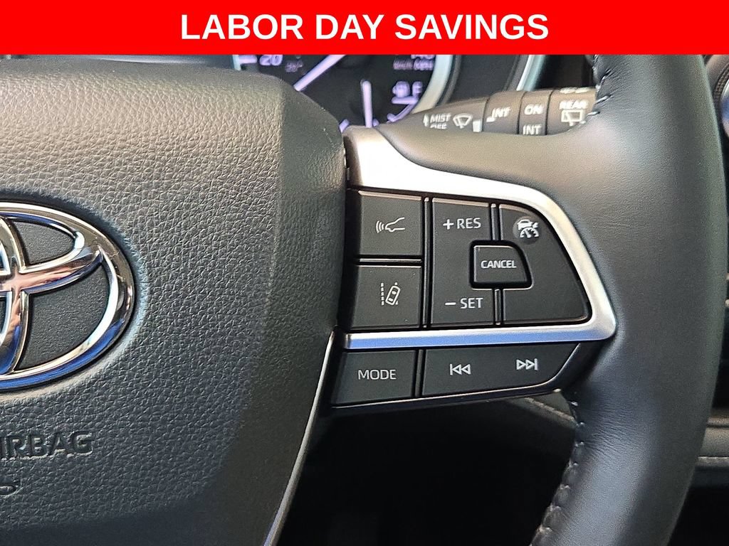 Used 2022 Toyota Highlander XLE FWD image 23
