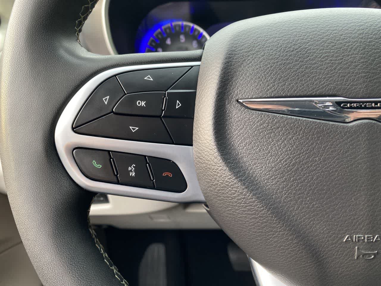Used 2024 Chrysler Pacifica Touring-L FWD image 19
