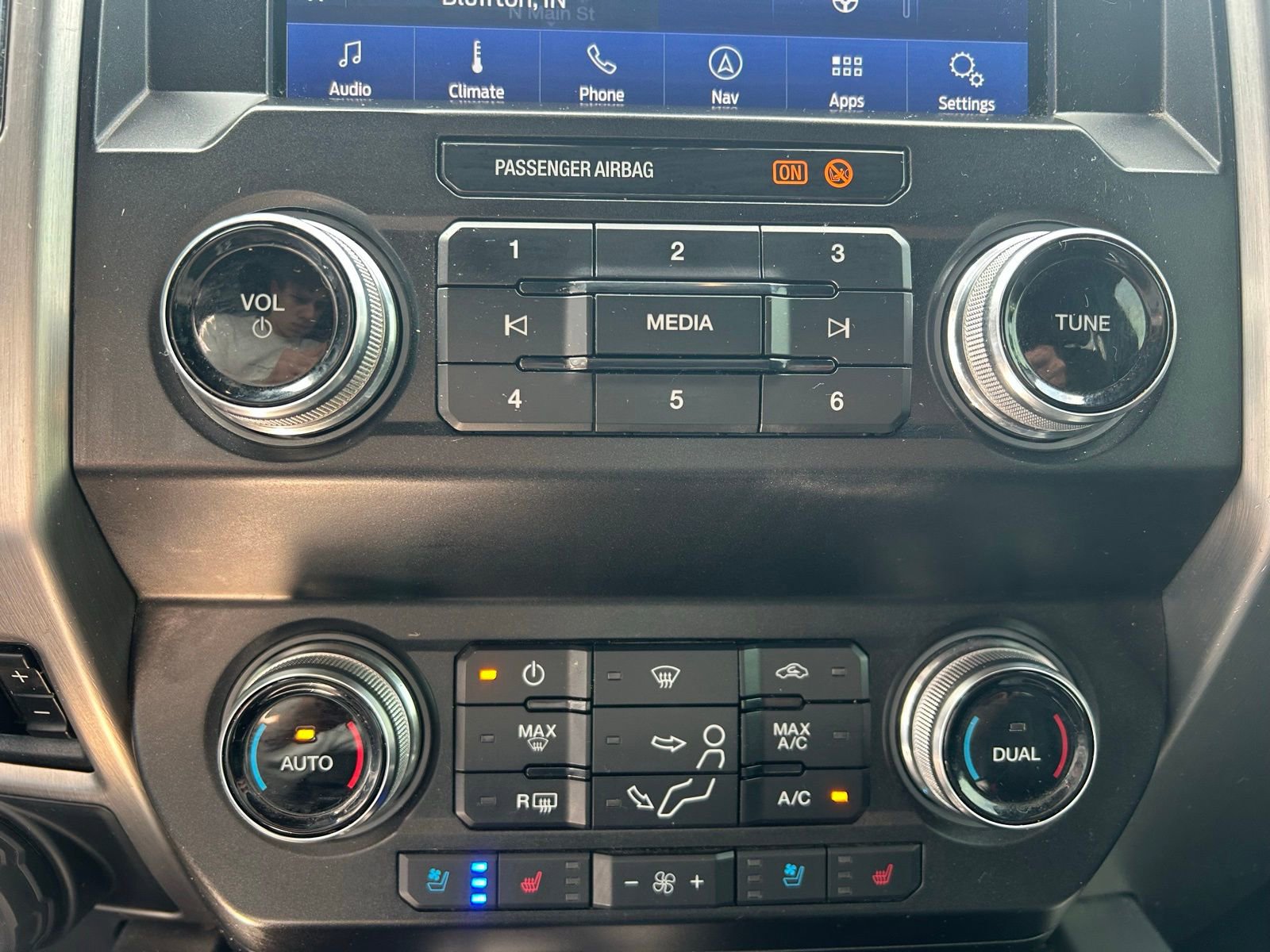 Used 2021 Ford F350 Platinum w/ FX4 Off-Road Package AWD/4WD image 22