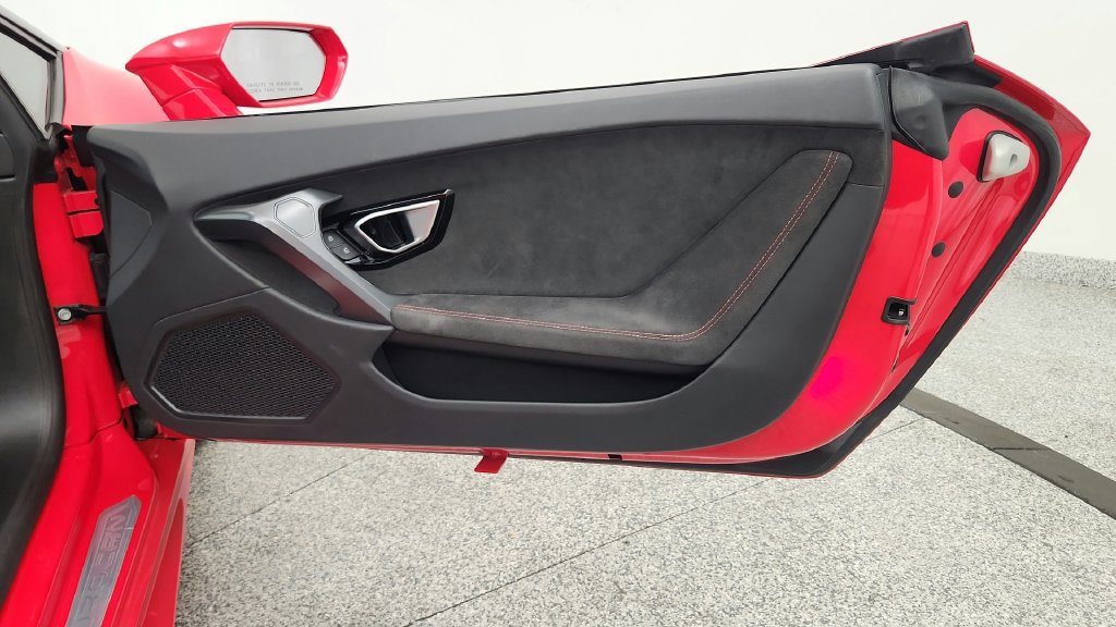 Used 2017 Lamborghini Huracan LP 580-2 RWD image 35