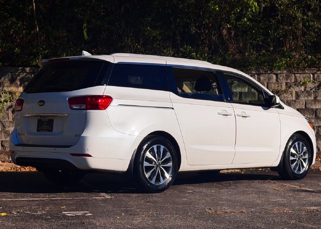 Used 2015 Kia Sedona SX FWD image 4