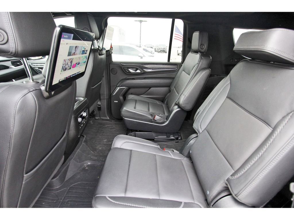 Used 2023 GMC Yukon XL Denali w/ Denali Reserve Package image 7