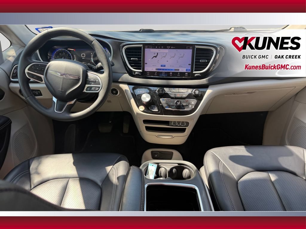 Used 2024 Chrysler Pacifica Touring-L FWD image 25