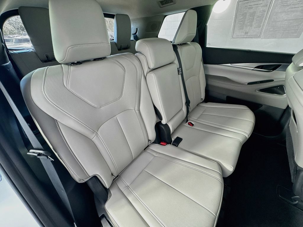 Used 2026 INFINITI QX60 Luxe w/ Cargo Package FWD image 30