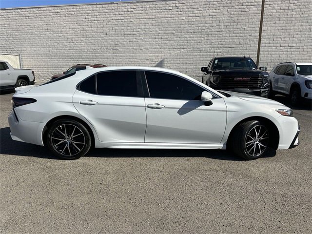 Used 2024 Toyota Camry SE image 3