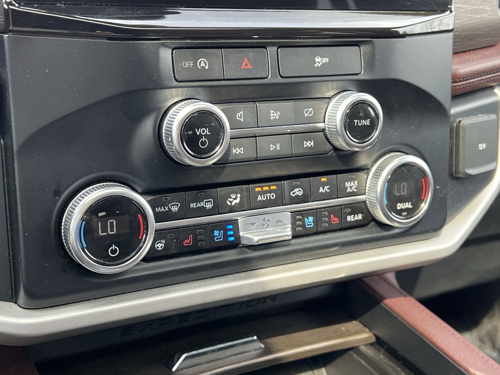 Used 2024 Ford Expedition Max Limited image 18