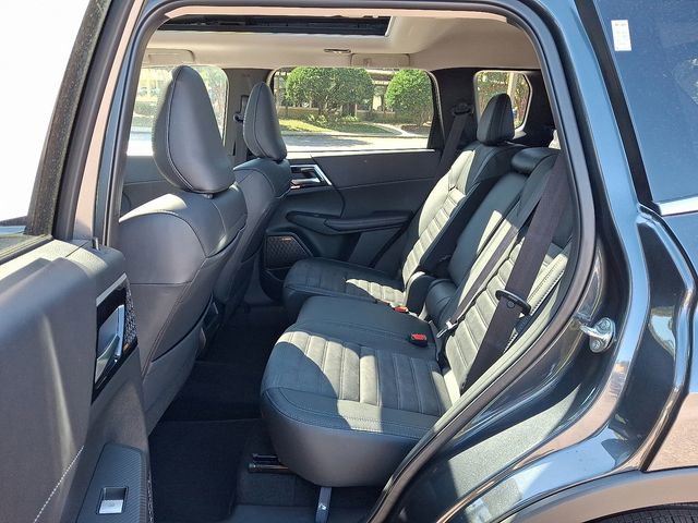 New 2025 Mitsubishi Outlander SE image 7