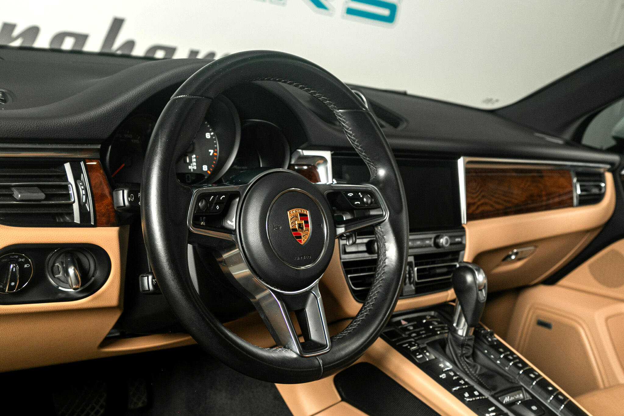 Used 2019 Porsche Macan w/ Premium Package Plus image 2