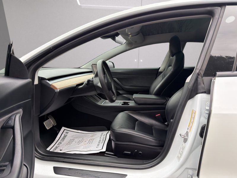 Used 2021 Tesla Model 3 Performance image 9