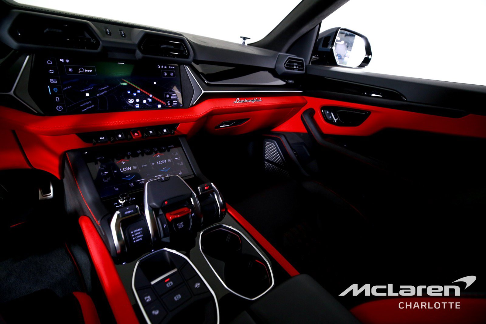 Used 2025 Lamborghini Urus SE AWD/4WD image 15