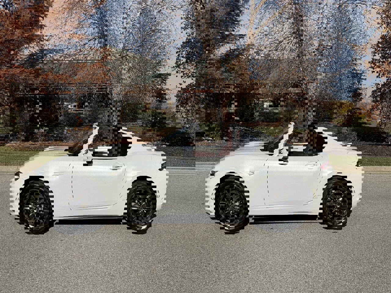 Used 2019 MAZDA MX-5 Miata RF Grand Touring image 12