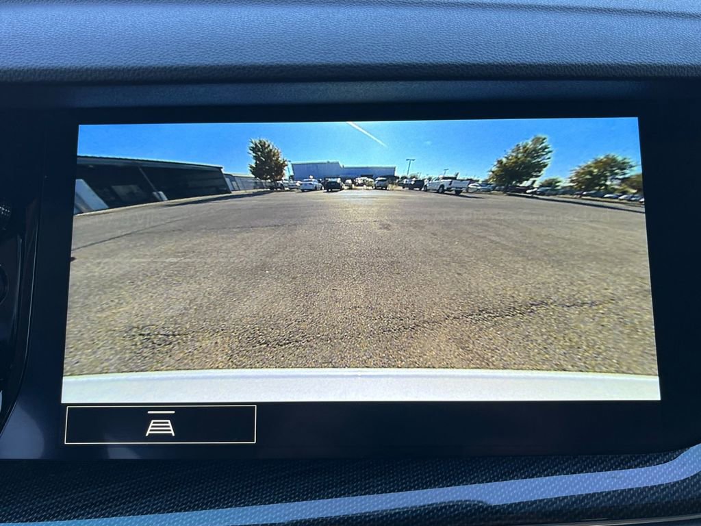 Used 2023 Buick Envision Essence w/ Sport Touring Package image 9