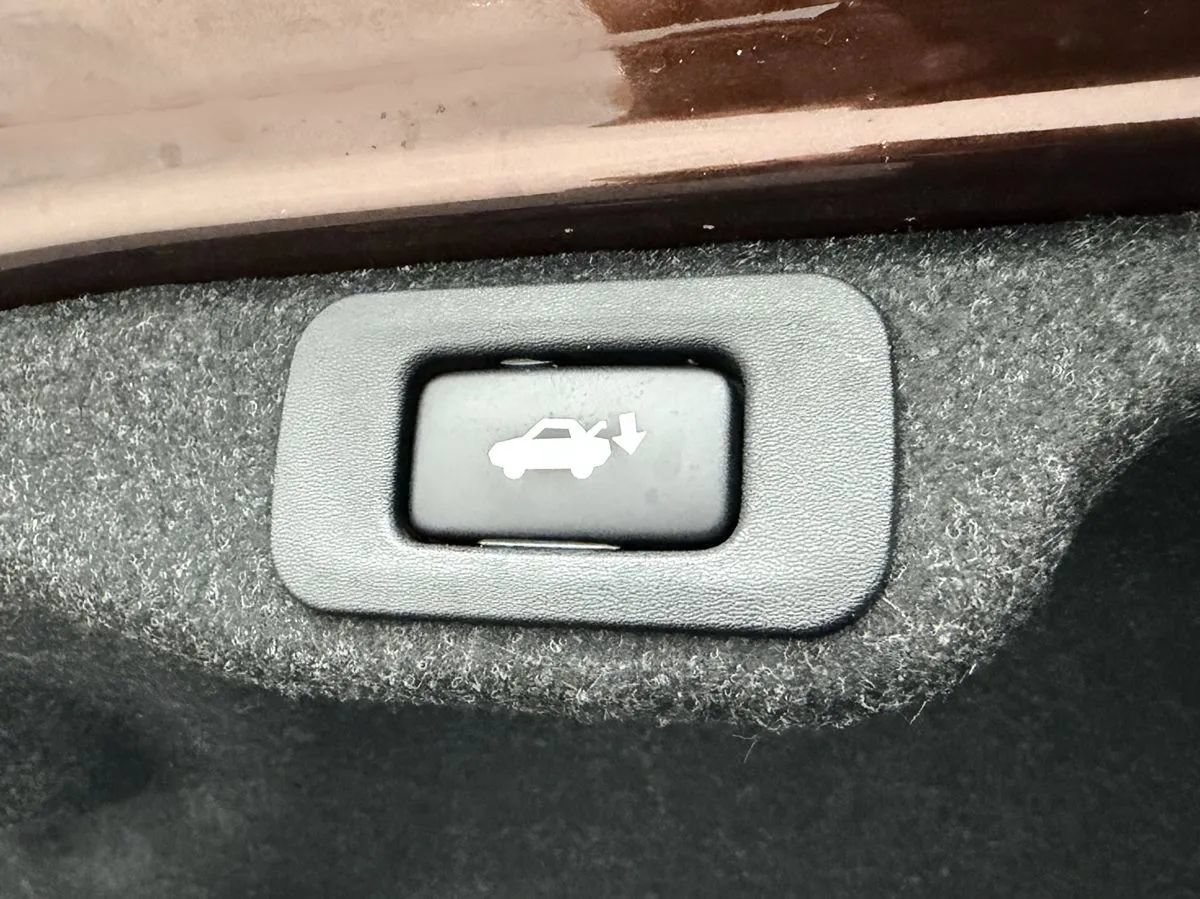 Used 2018 Lexus ES 300h w/ Luxury Package FWD image 31