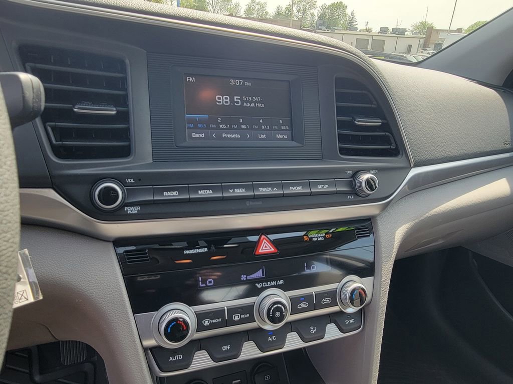 Used 2020 Hyundai Elantra SE w/ Winter Weather Package FWD image 25