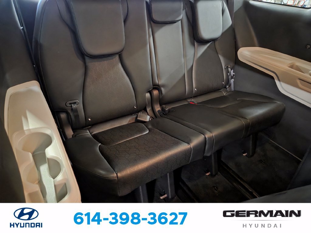Used 2023 Kia Carnival LX FWD image 19