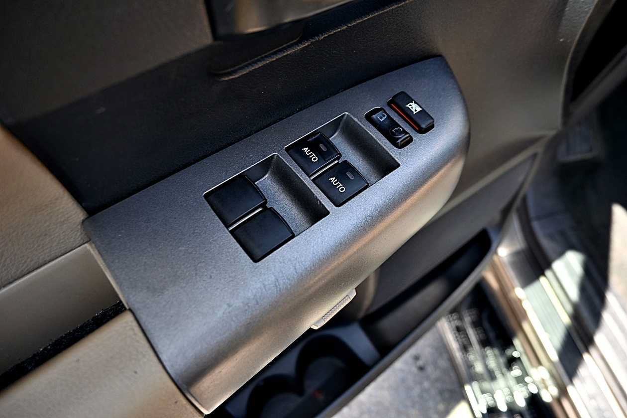 Used 2012 Toyota Sequoia SR5 RWD image 19