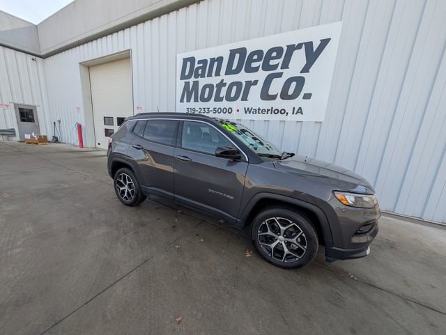 Used 2024 Jeep Compass Limited image 32