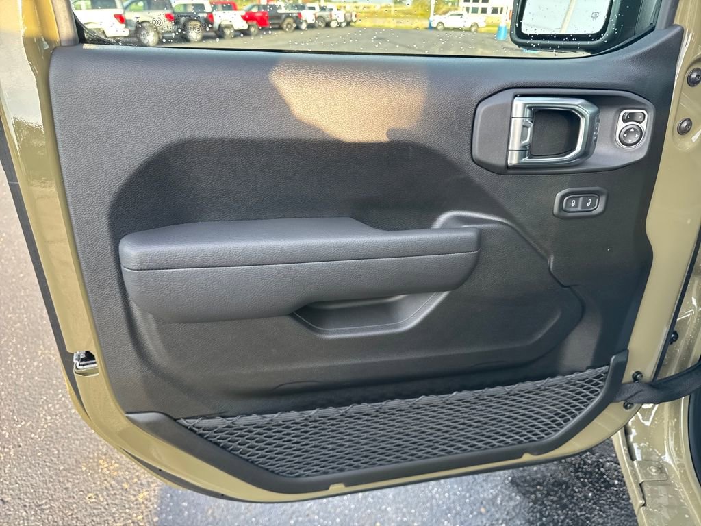 New 2025 Jeep Gladiator Sport w/ Dual Top Group image 10