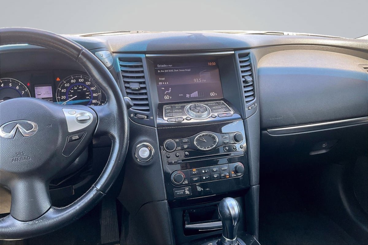 Used 2017 INFINITI QX70 AWD w/ Premium Package image 6