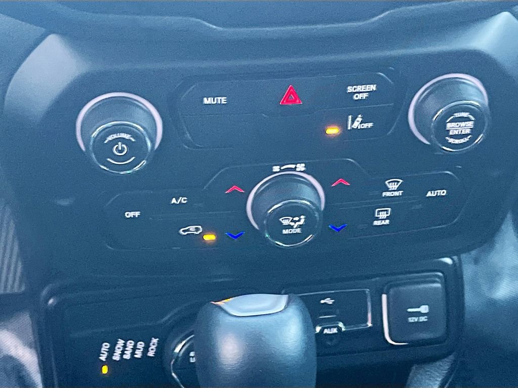 Used 2023 Jeep Renegade Trailhawk AWD/4WD image 16