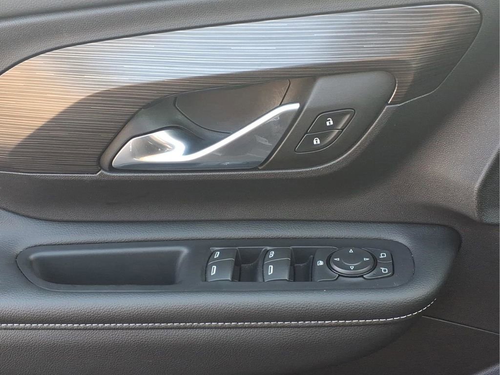 Used 2024 GMC Terrain SLE w/ Driver Convenience Package image 22