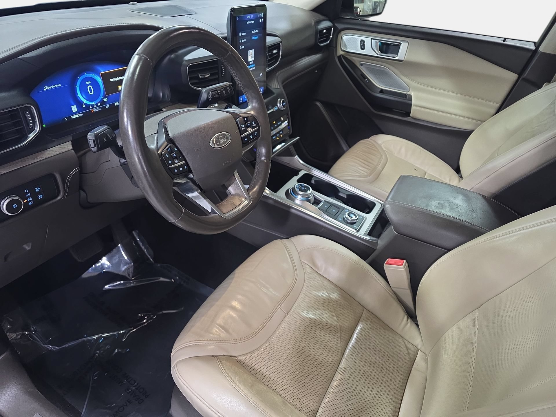 Used 2020 Ford Explorer Platinum w/ Premium Technology Package AWD/4WD image 16