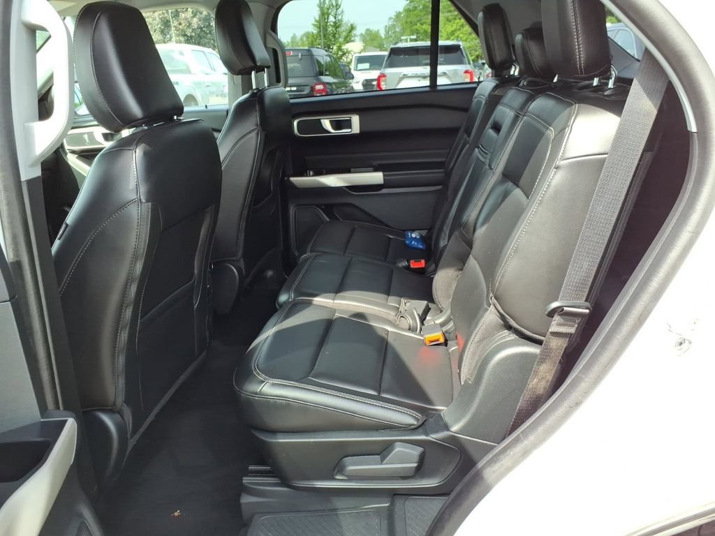 Used 2023 Ford Explorer XLT w/ Equipment Group 202A AWD/4WD image 12
