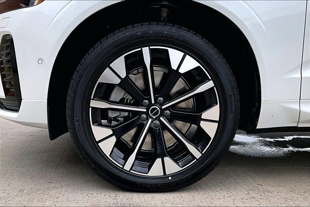 New 2026 Volvo XC60 T8 Plus w/ Protection Package Premier AWD/4WD image 42