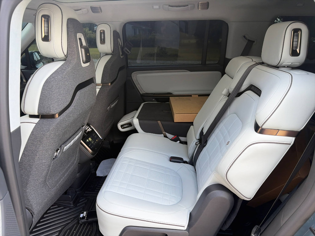 Used 2026 Rivian R1S Premium AWD/4WD image 9