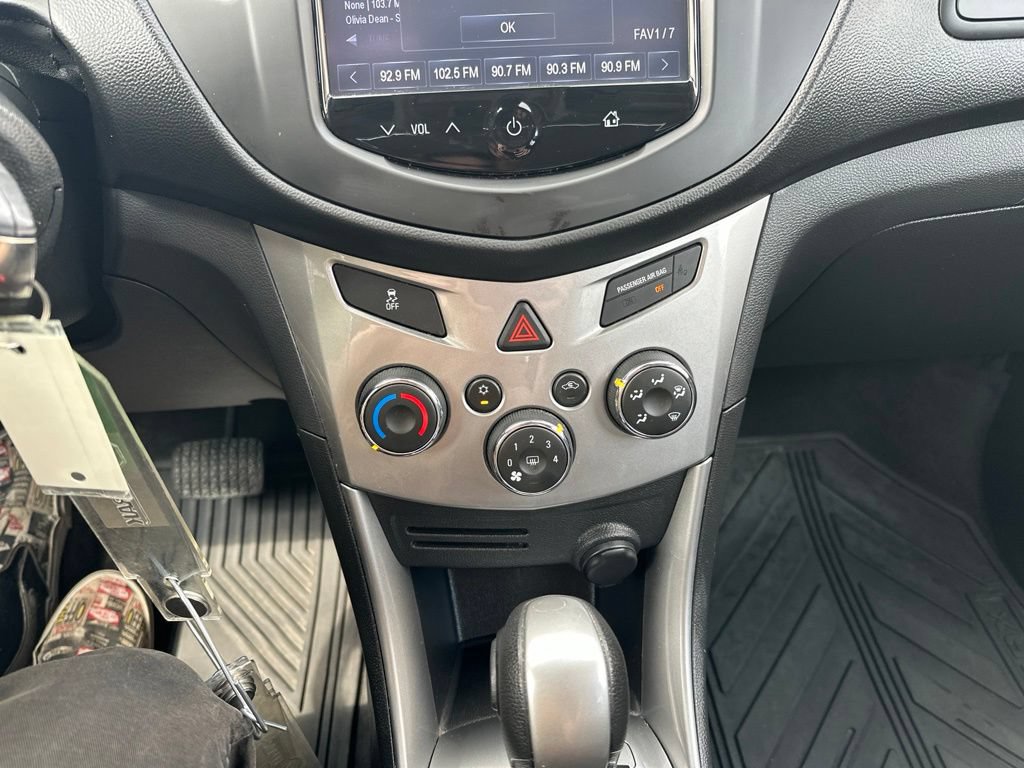 Used 2015 Chevrolet Trax LT w/ LT Sun and Sound Package FWD image 26