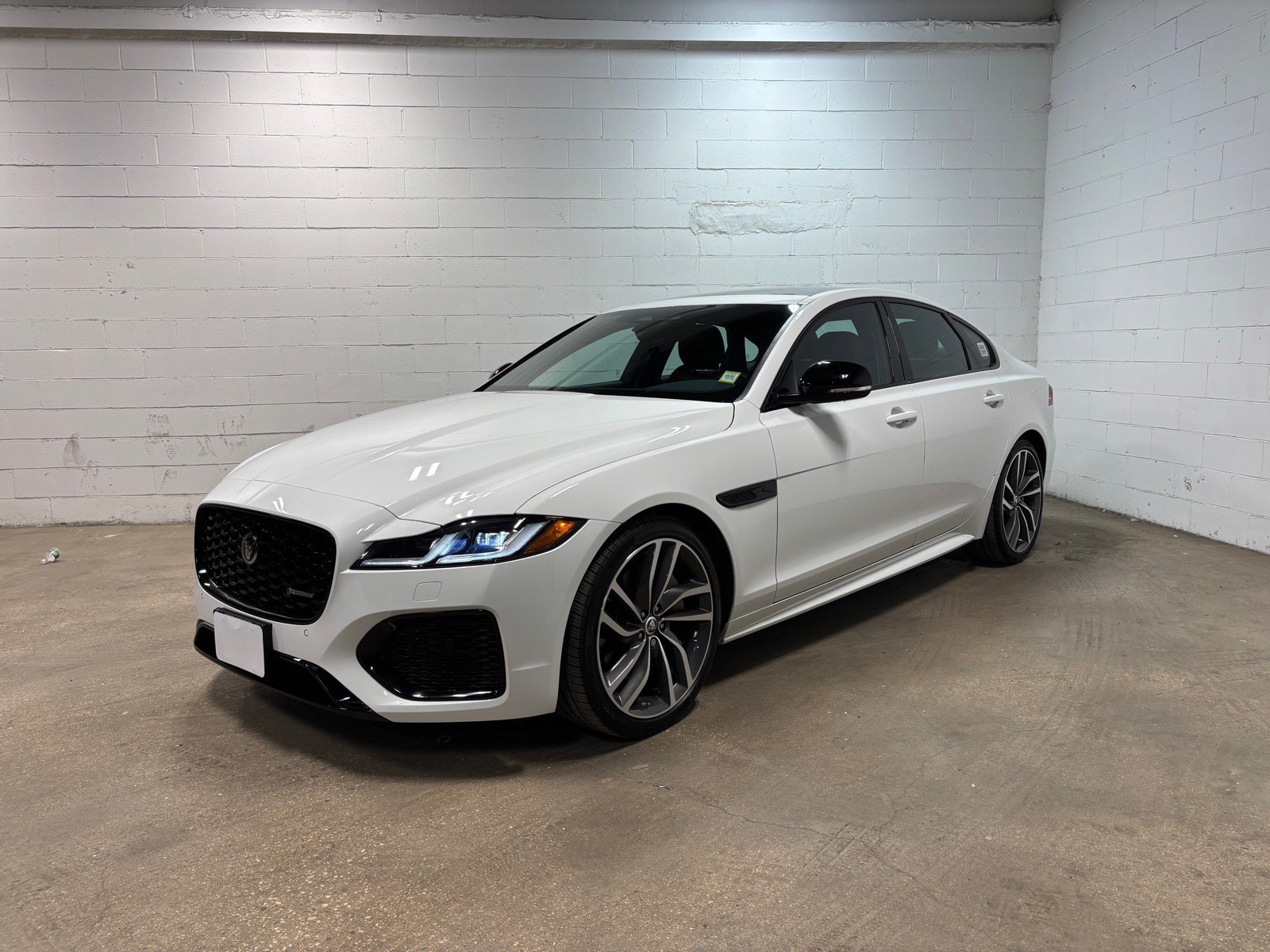 Used 2024 Jaguar XF R-Dynamic SE AWD/4WD video 1