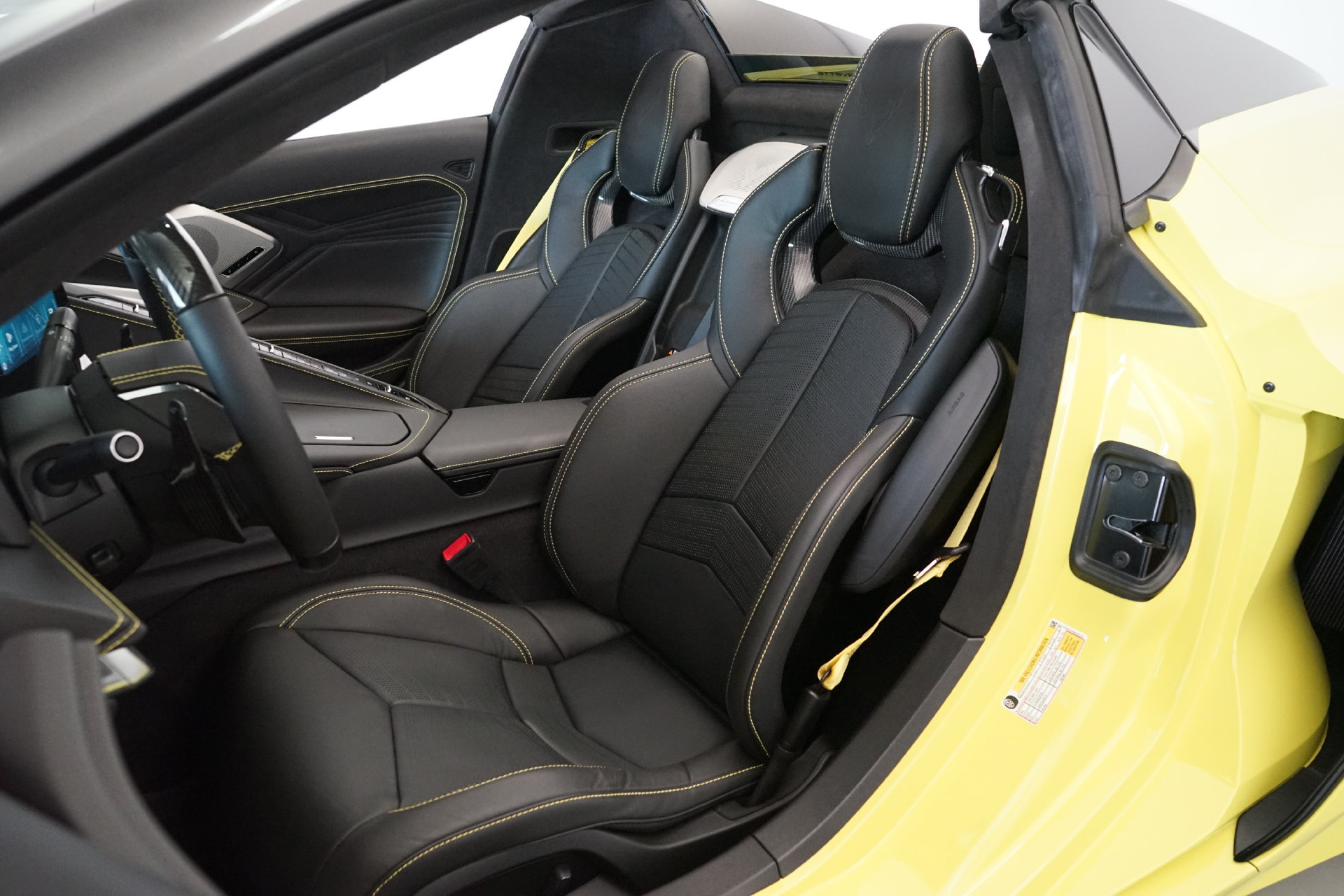 Used 2024 Chevrolet Corvette Z06 RWD image 8