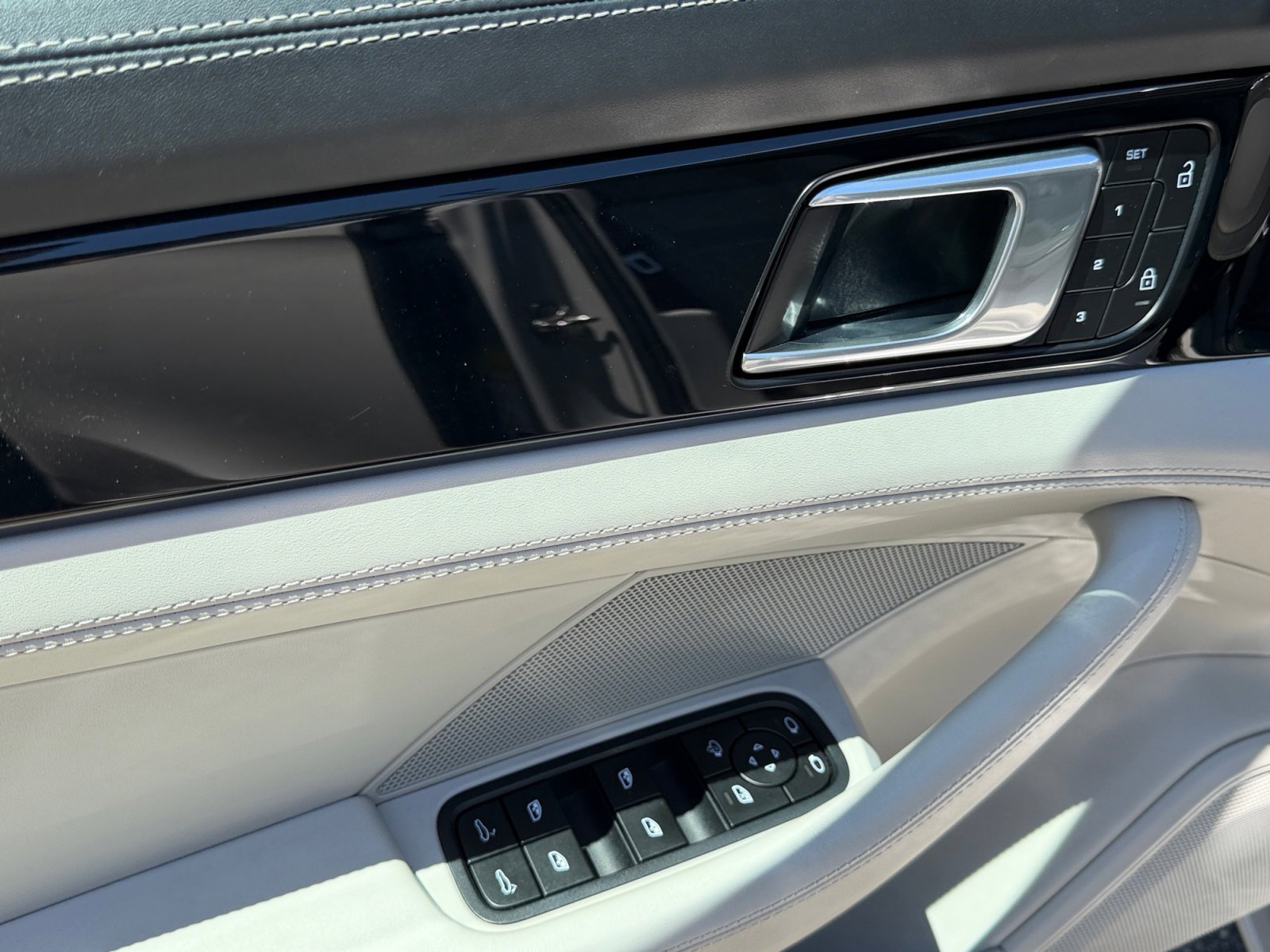 Used 2023 Porsche Panamera image 13