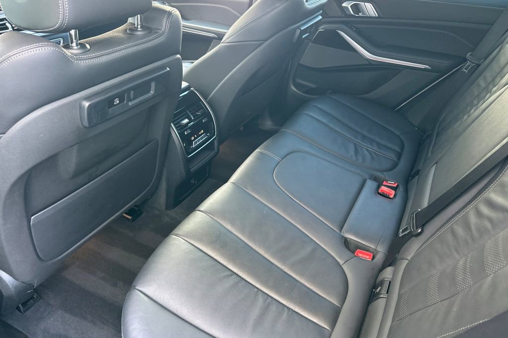 Used 2020 BMW X5 sDrive40i w/ M Sport Package RWD image 12
