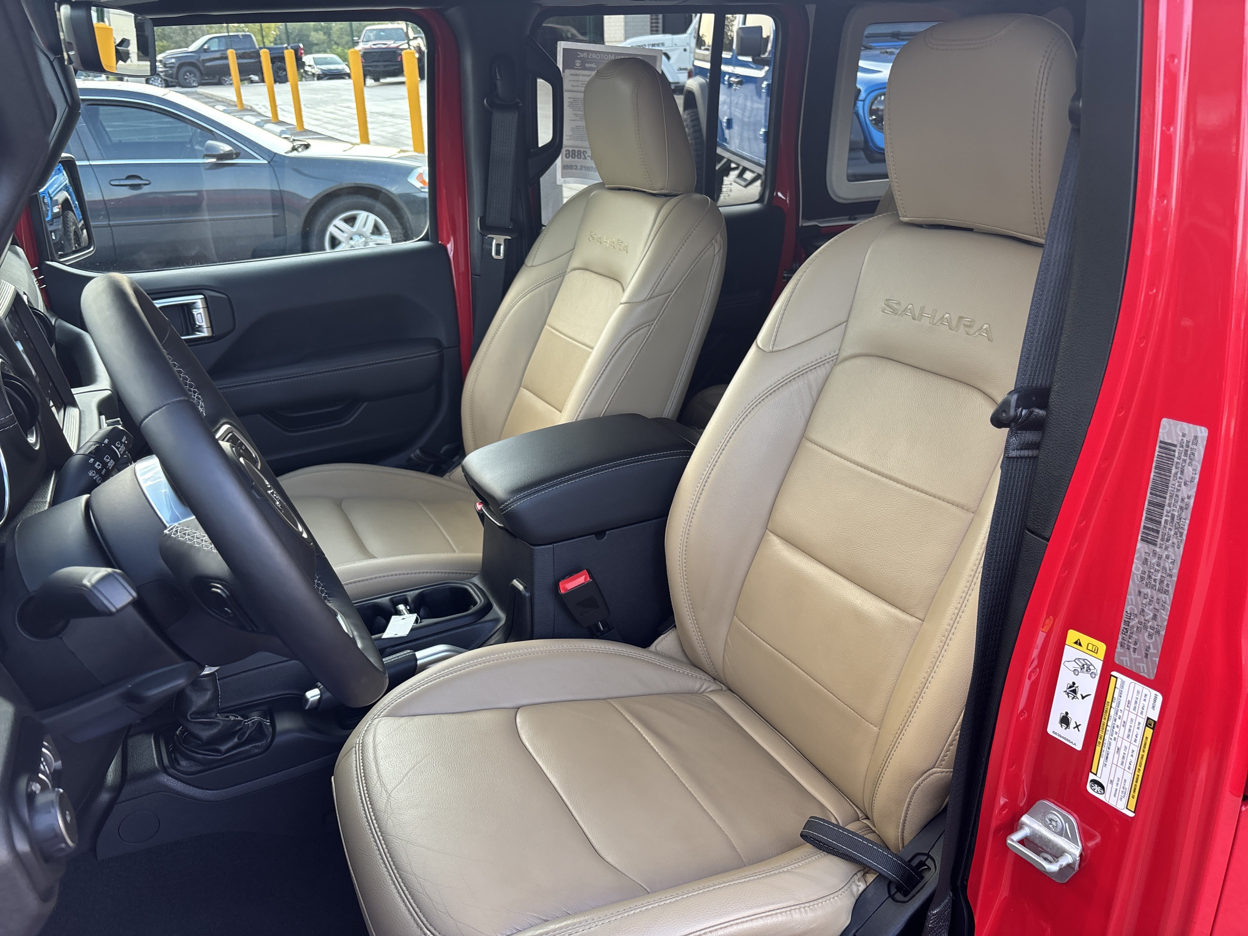 Used 2018 Jeep Wrangler Unlimited Sahara AWD/4WD image 12