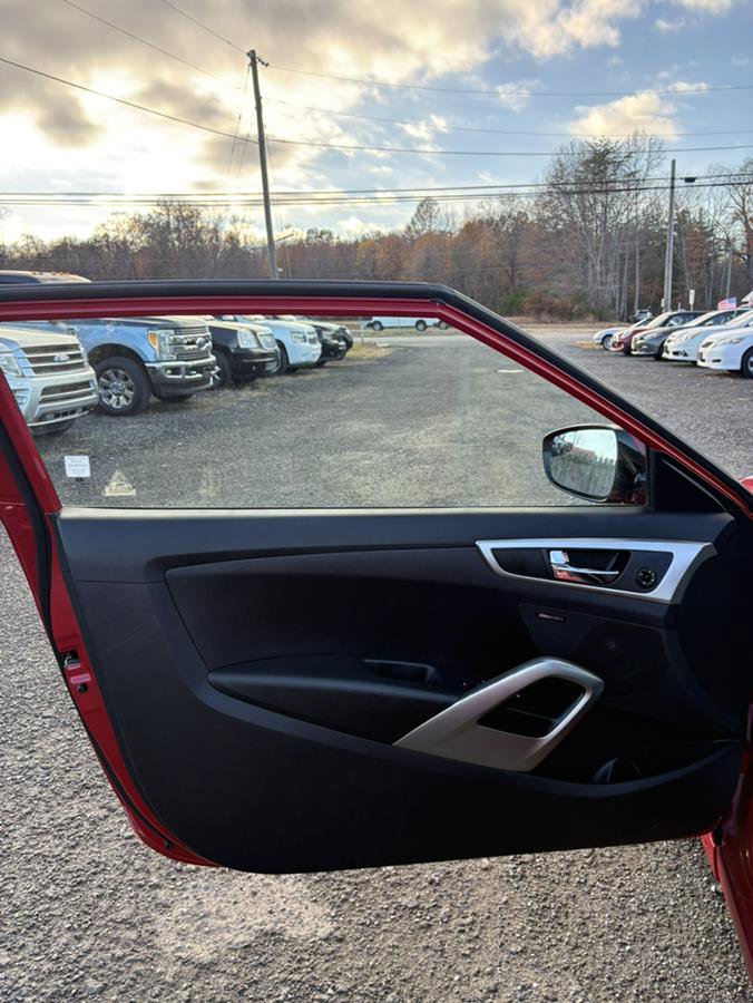 Used 2017 Hyundai Veloster Value Edition image 12