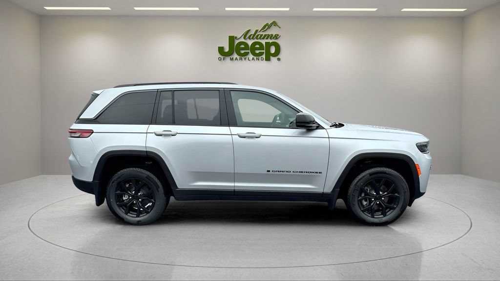 New 2026 Jeep Grand Cherokee Altitude AWD/4WD image 9