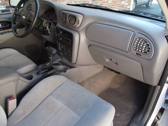 Used 2007 Chevrolet TrailBlazer LS w/ Skid Plate Package AWD/4WD image 32