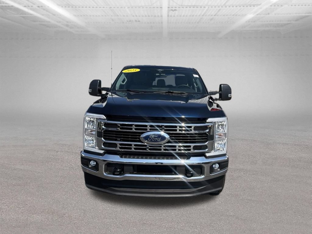 Used 2025 Ford F250 XLT AWD/4WD image 3