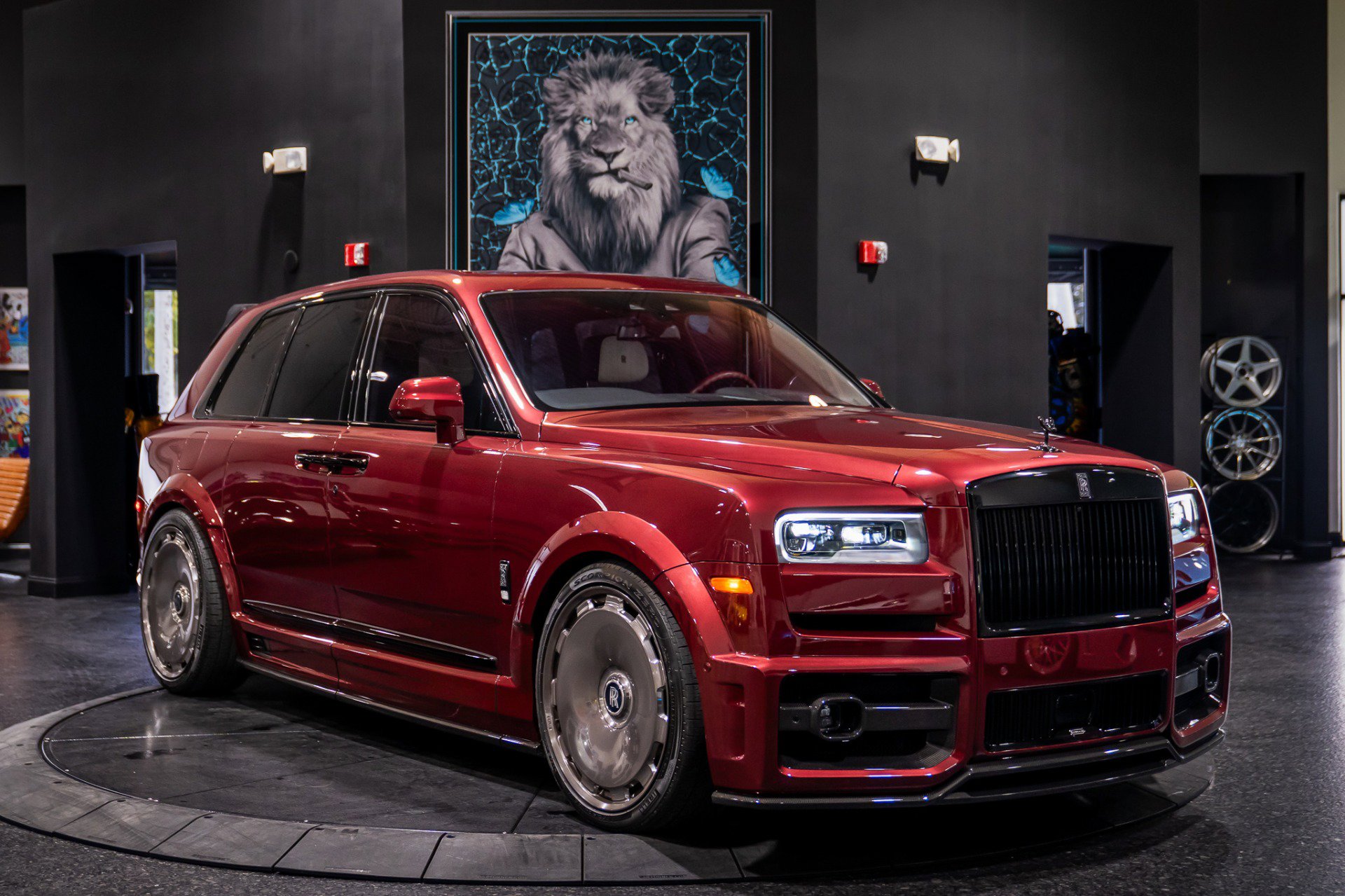 Used 2022 Rolls-Royce Cullinan Black Badge w/ Dark Exterior Package image 11