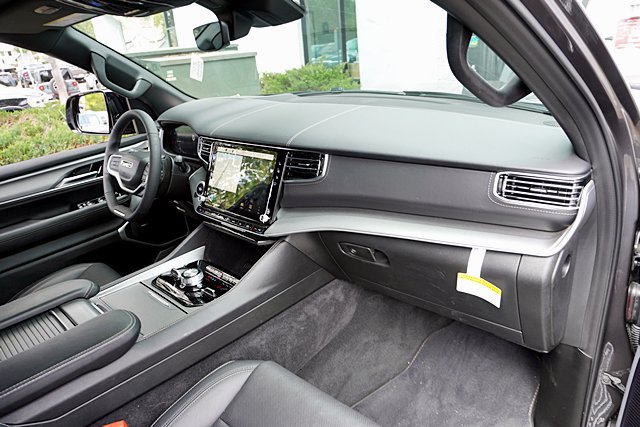 Used 2026 Jeep Grand Wagoneer Limited AWD/4WD image 13