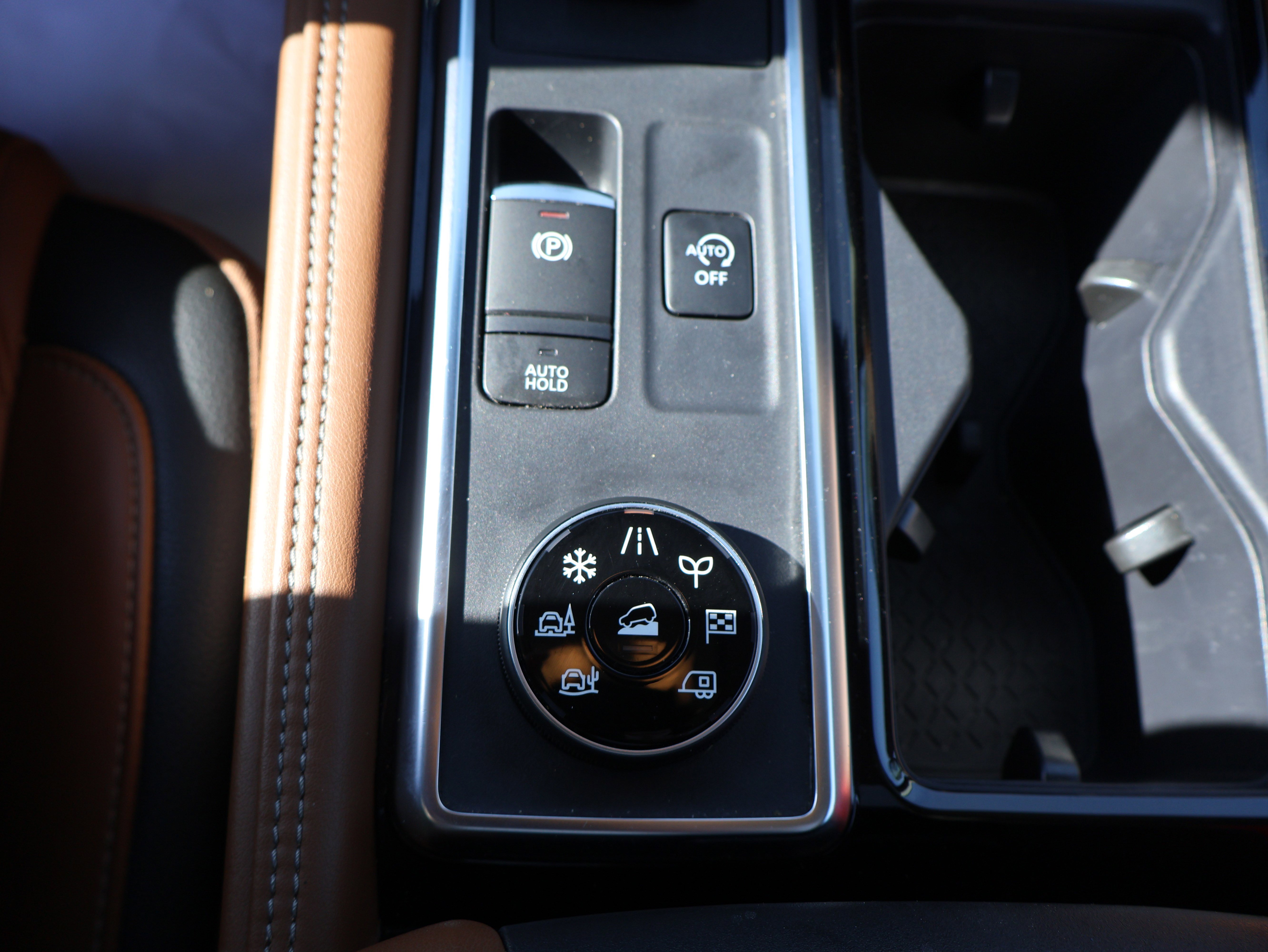 Used 2023 Nissan Pathfinder Platinum w/ Lighting Package (N93) image 32