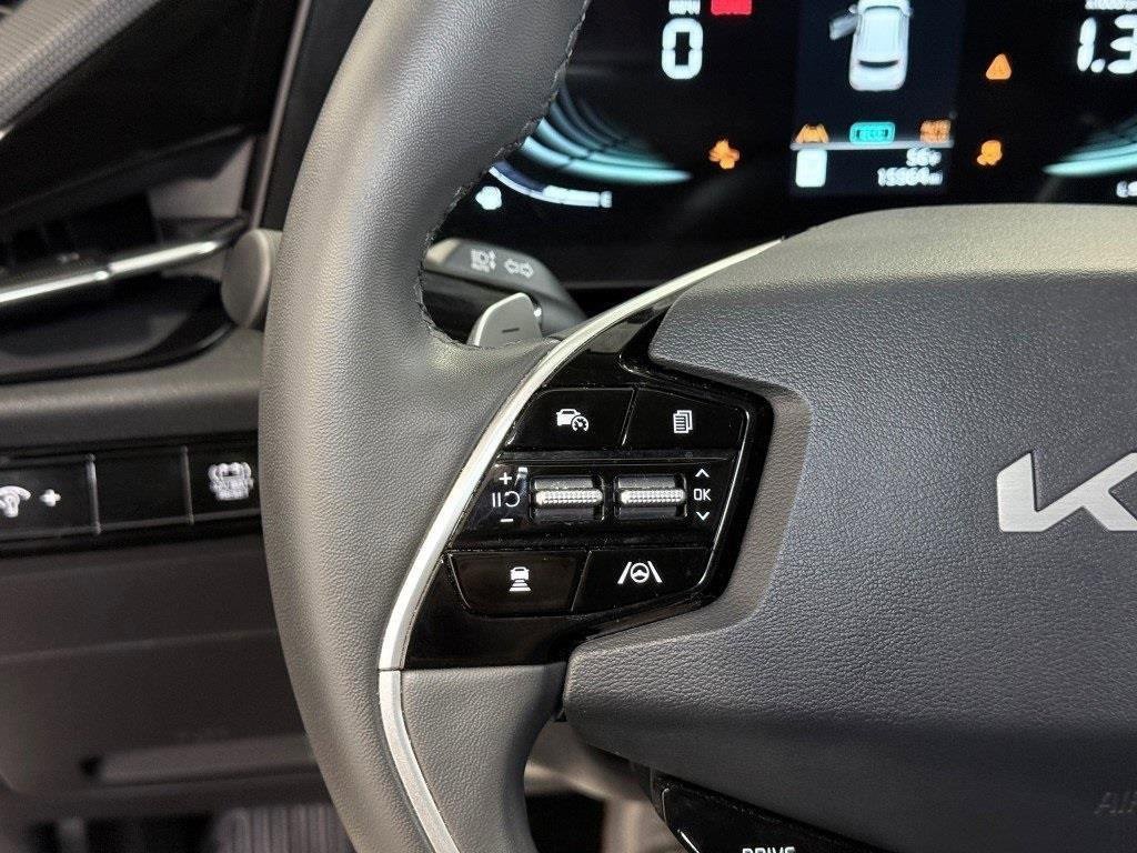 Used 2023 Kia Niro EX image 35