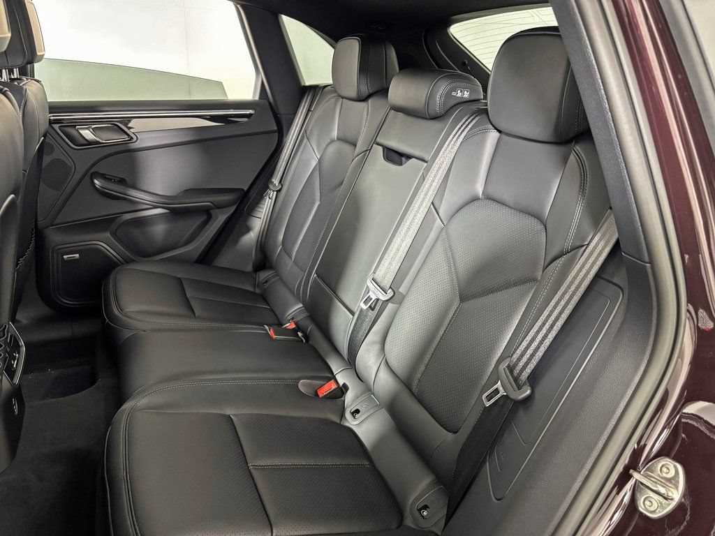 Certified 2026 Porsche Macan AWD/4WD image 34