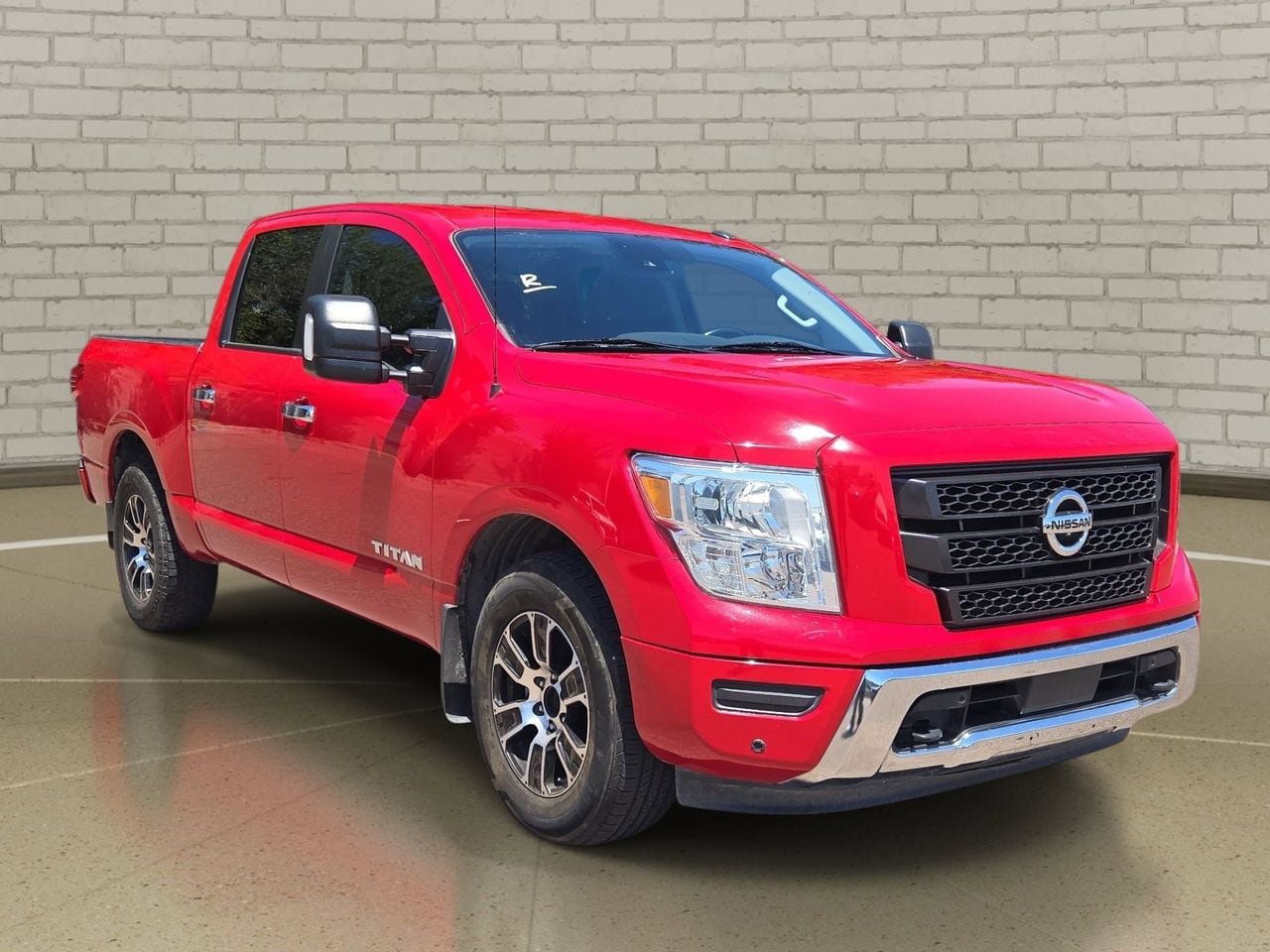 Used 2021 Nissan Titan SV w/ SV Convenience Package RWD image 3